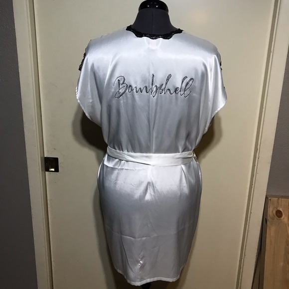 Victoria’s Secret Bombshell Robe - Picture 2 of 6
